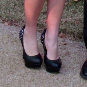 Platform studded pumps